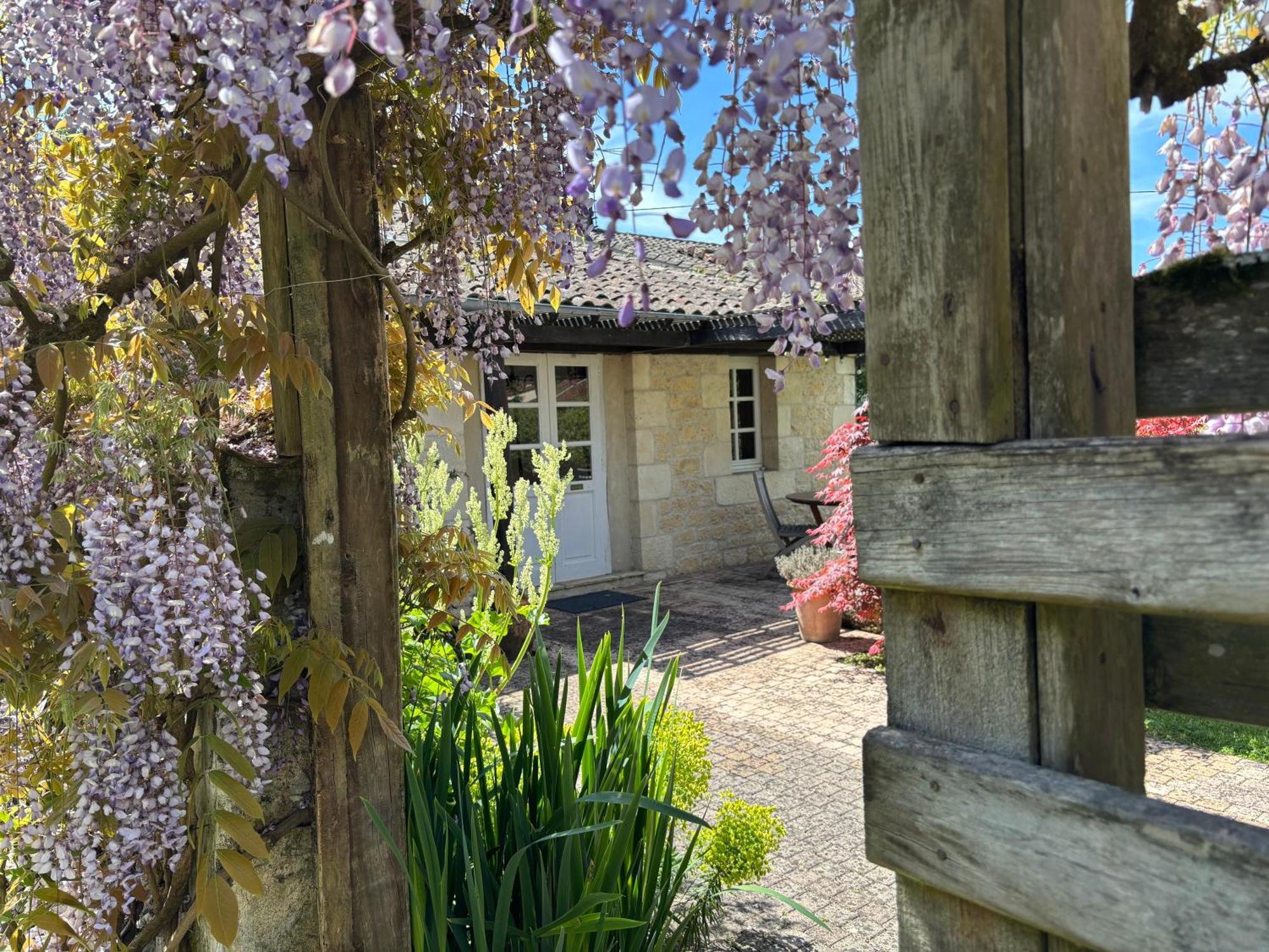 Domaine Des Monges Bed & Breakfast Saint-Seurin-de-Prats ภายนอก รูปภาพ